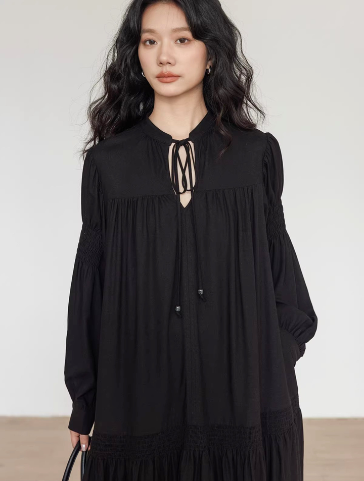 〈Pre order〉Tie-Neck Smocked Sleeve Dress