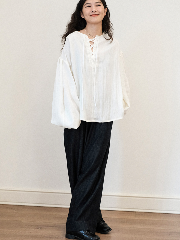 〈Pre Order〉Lace-Up Balloon Sleeve Blouse
