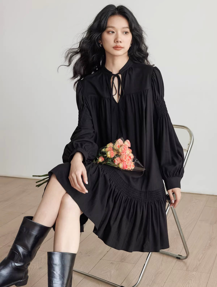 〈Pre order〉Tie-Neck Smocked Sleeve Dress