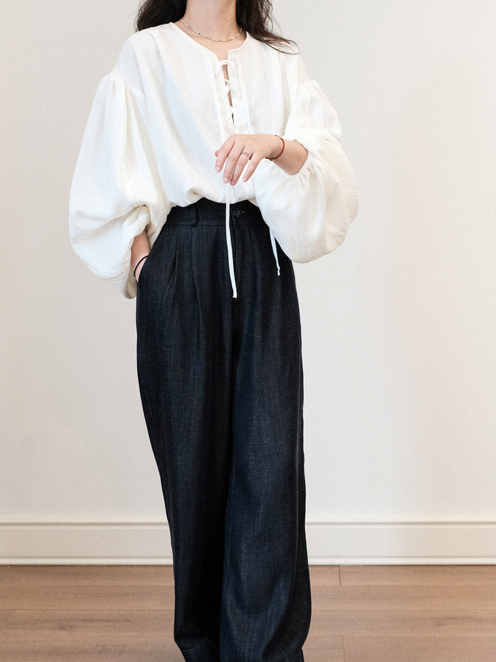 〈Pre Order〉Lace-Up Balloon Sleeve Blouse