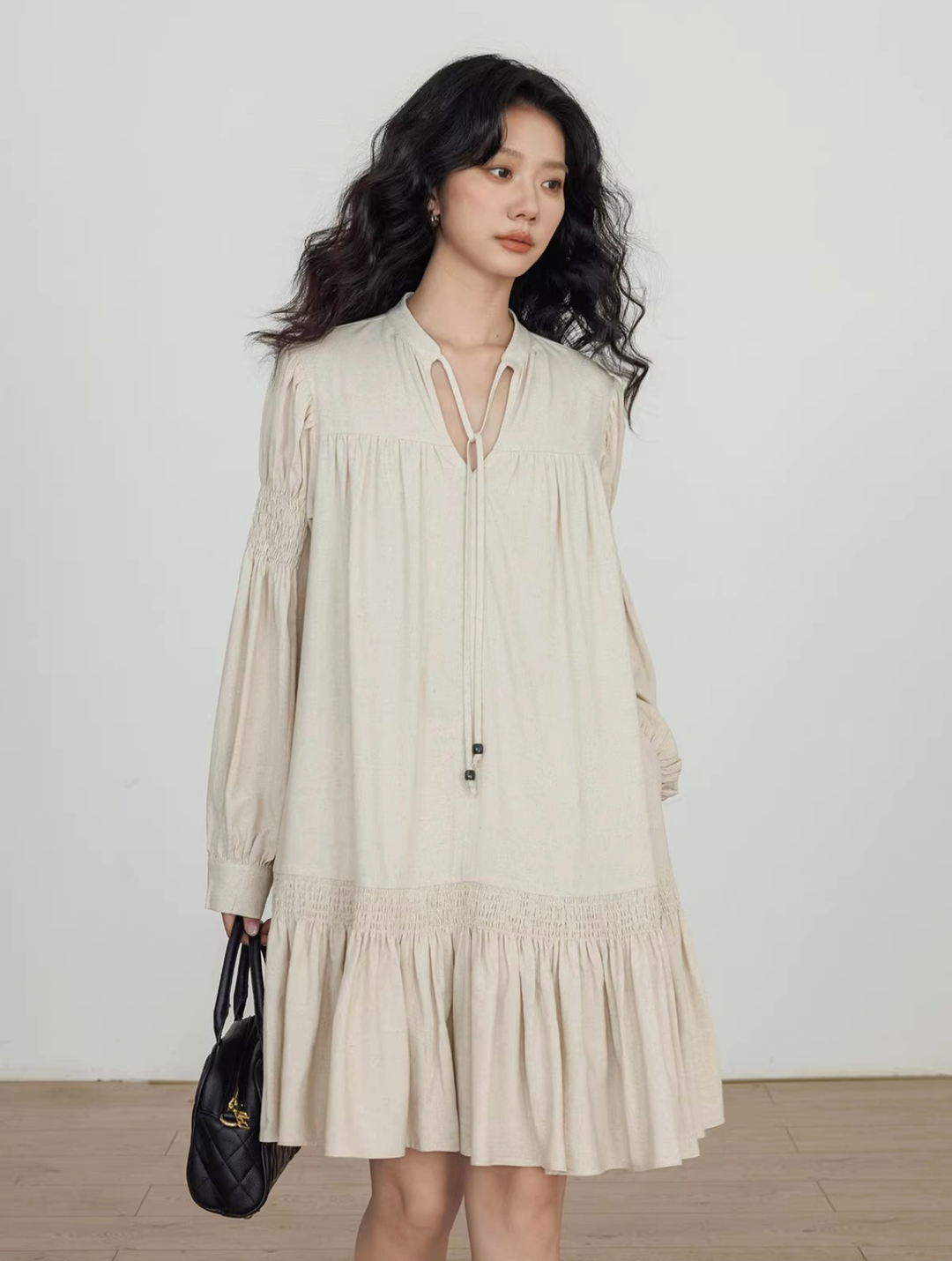 〈Pre order〉Tie-Neck Smocked Sleeve Dress