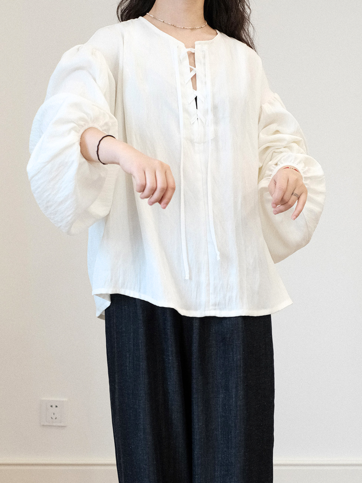 〈Pre Order〉Lace-Up Balloon Sleeve Blouse