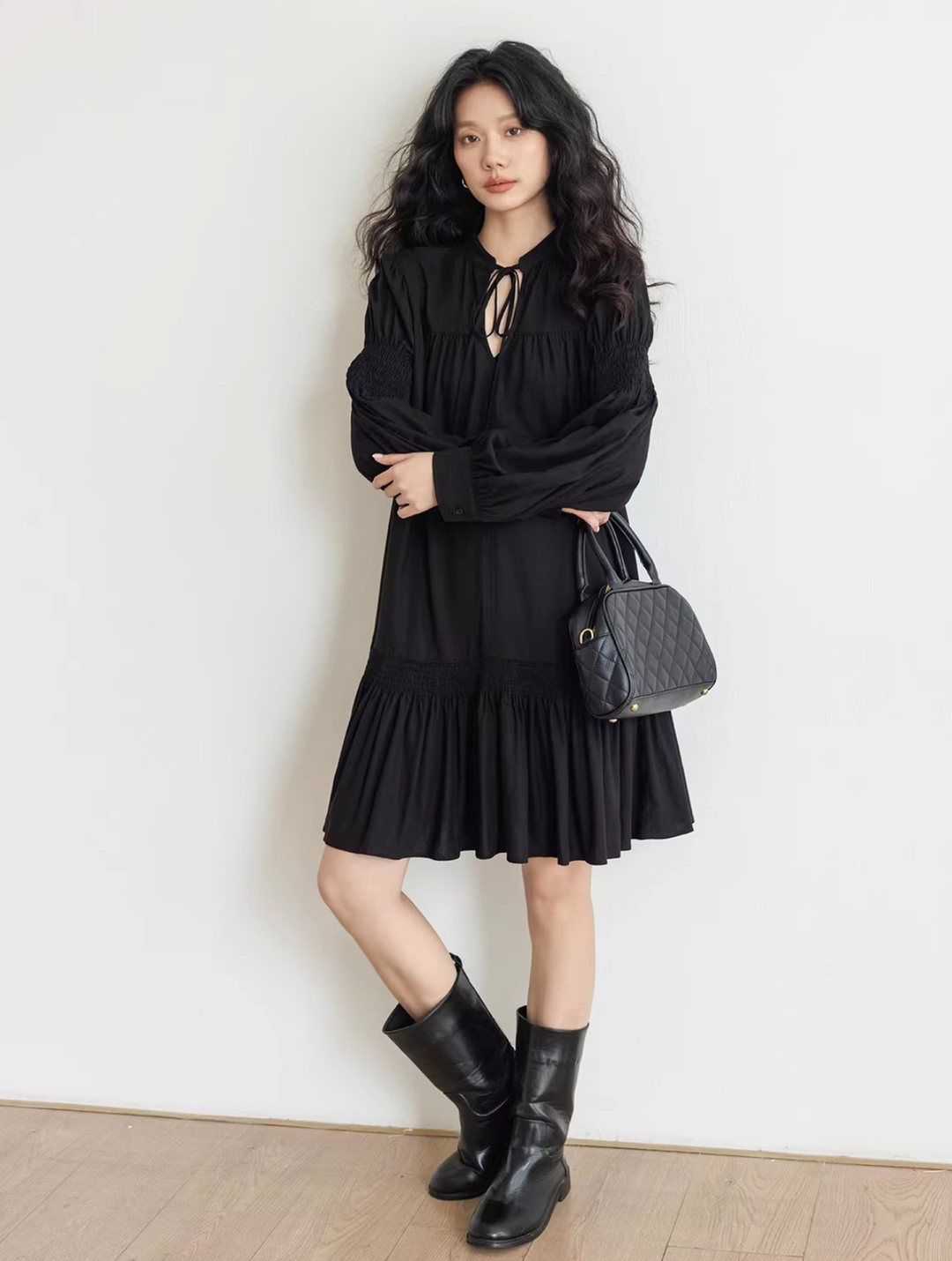 〈Pre order〉Tie-Neck Smocked Sleeve Dress