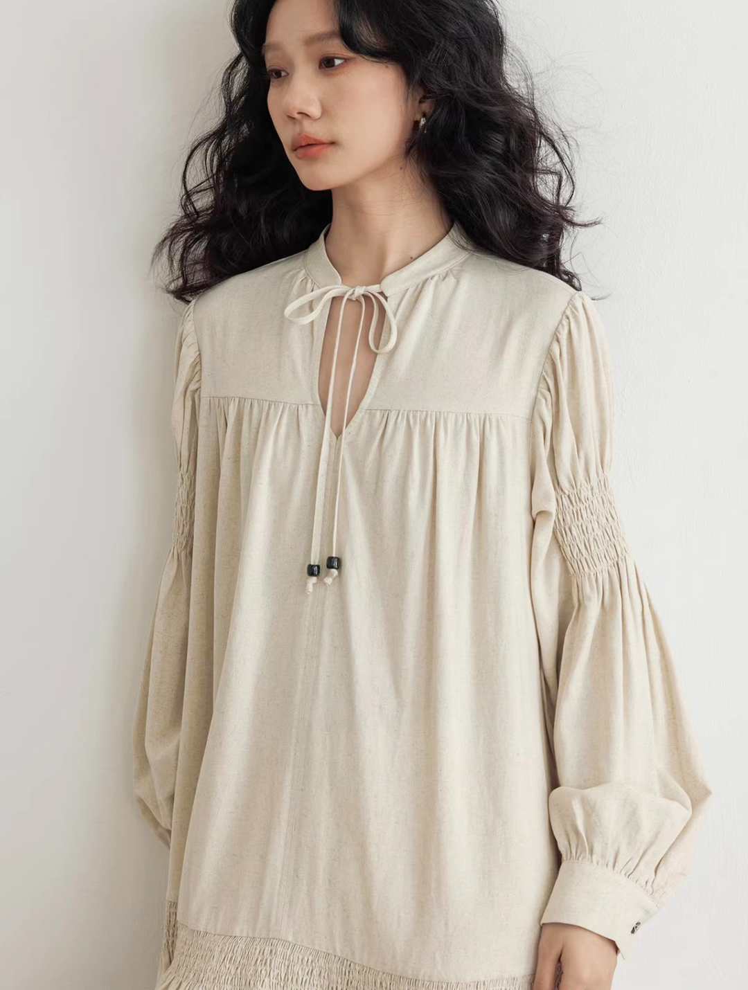 〈Pre order〉Tie-Neck Smocked Sleeve Dress