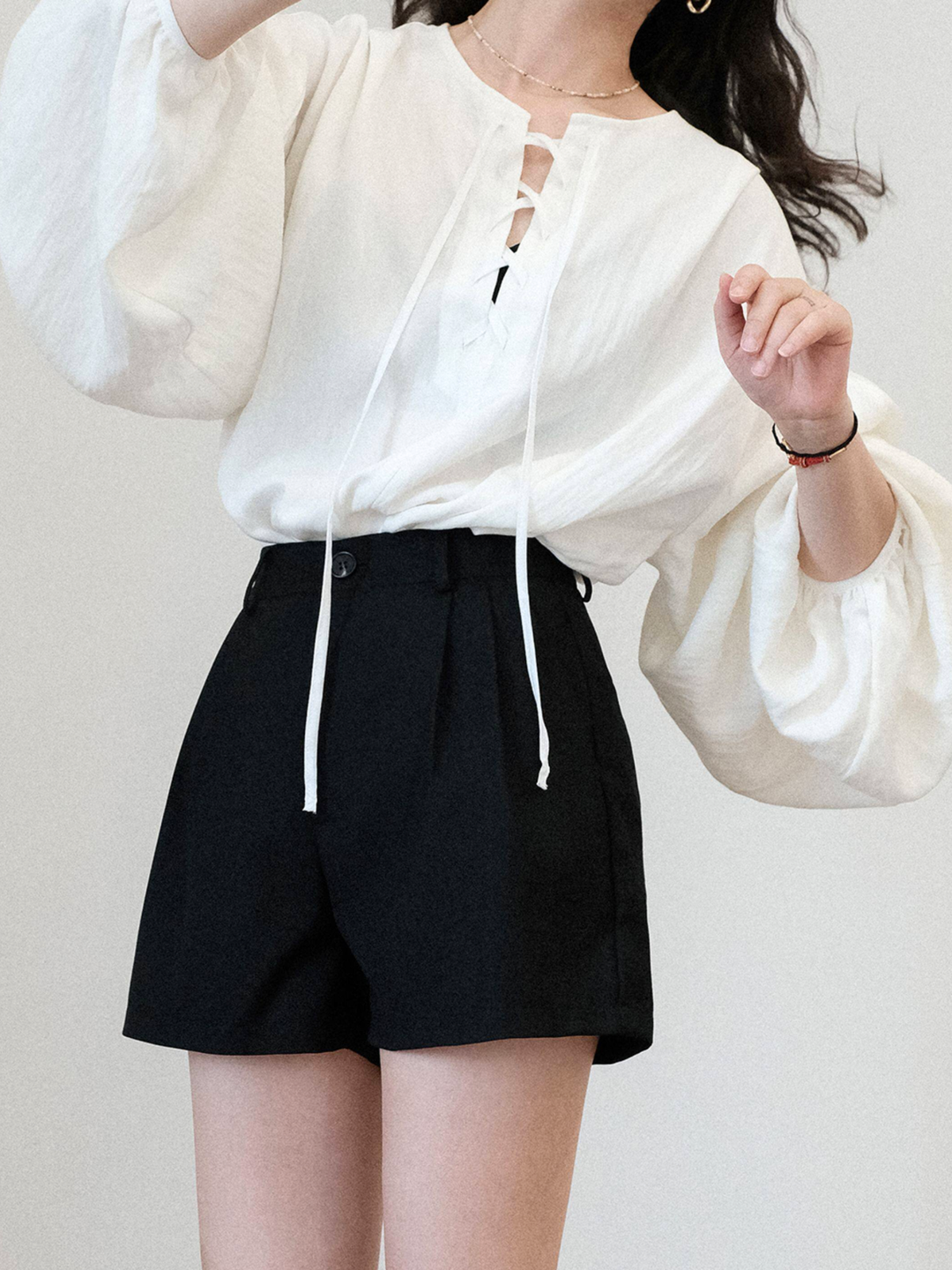 〈Pre Order〉Lace-Up Balloon Sleeve Blouse