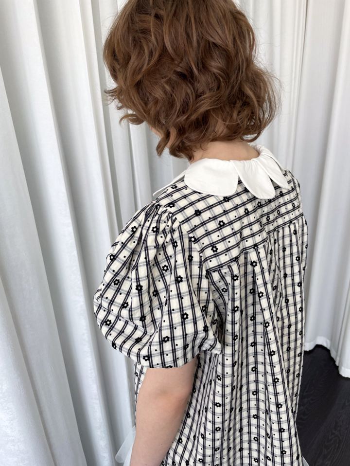 【Loose Smell】Petal Collar Floral Check Blouse