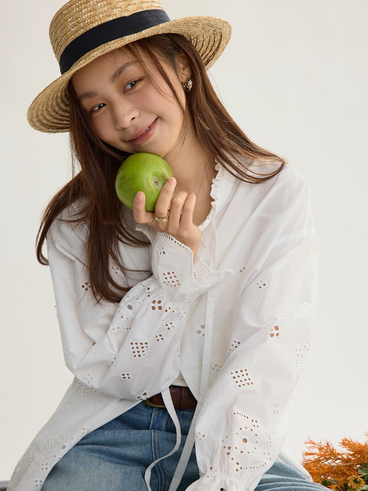 〈Pre Order〉Cutwork Embroidery Blouse