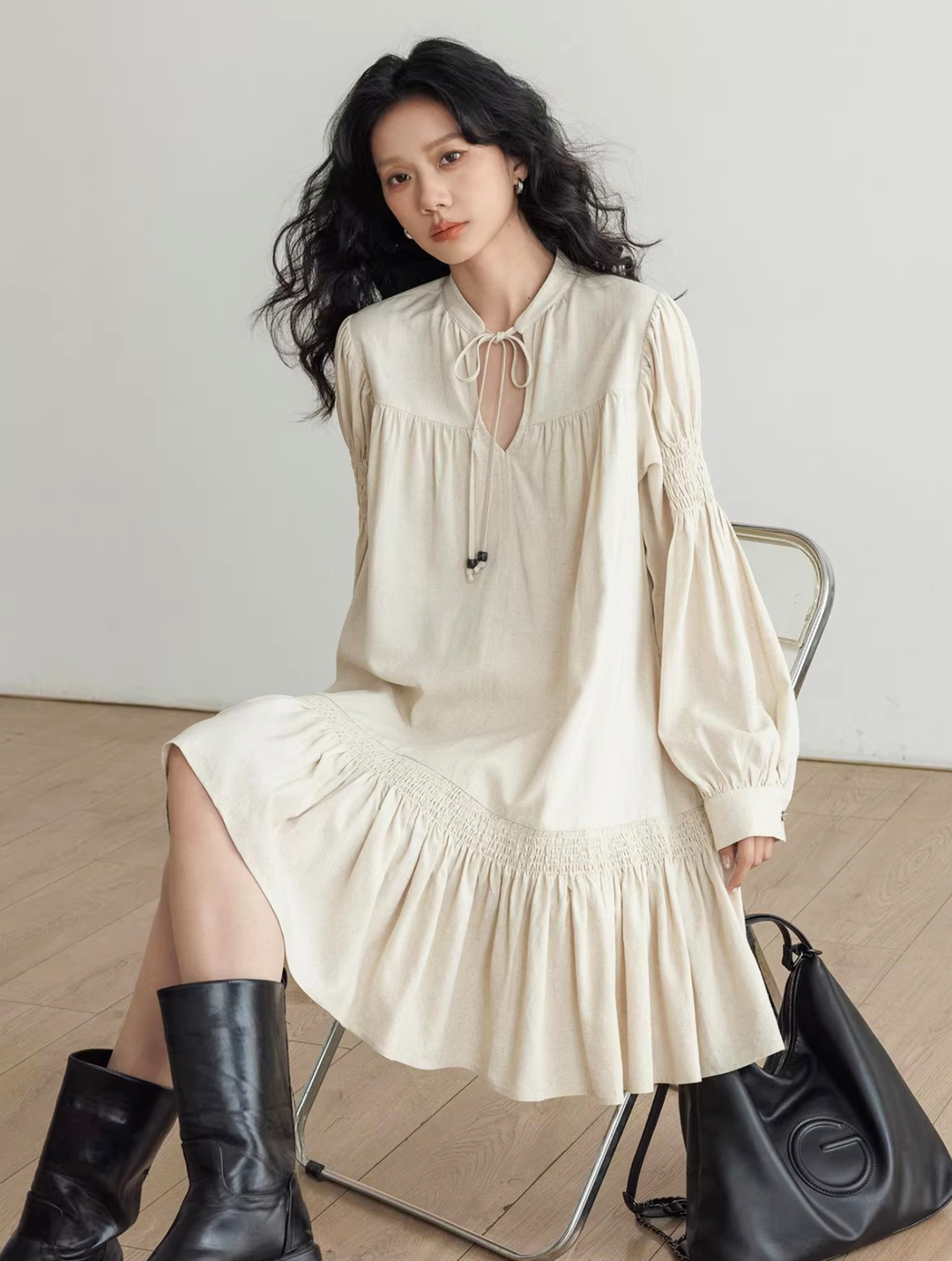 〈Pre order〉Tie-Neck Smocked Sleeve Dress
