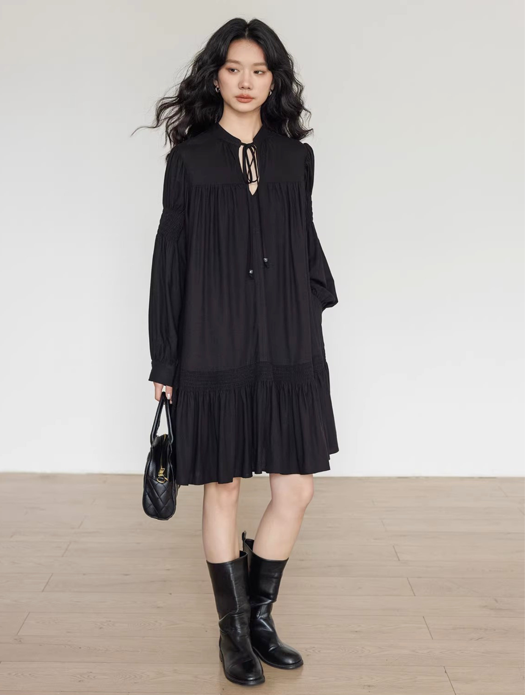 〈Pre order〉Tie-Neck Smocked Sleeve Dress