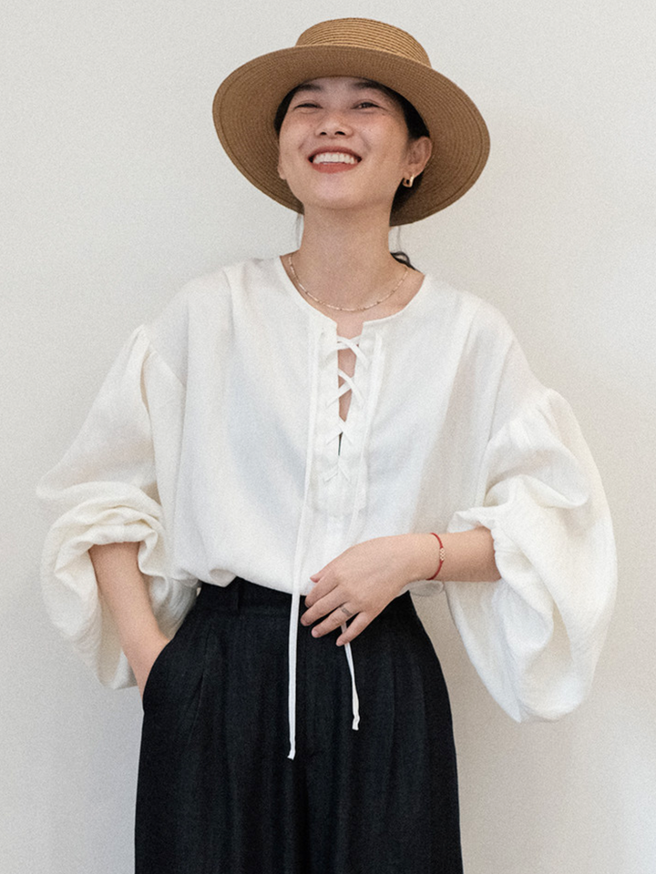 〈Pre Order〉Lace-Up Balloon Sleeve Blouse