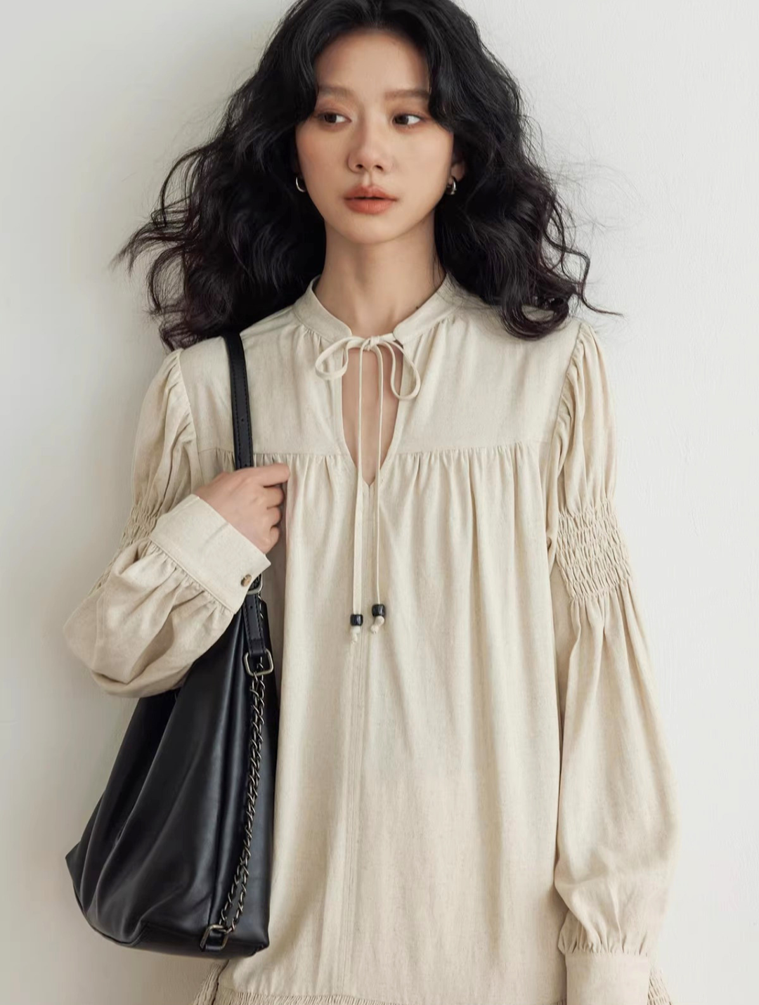 〈Pre order〉Tie-Neck Smocked Sleeve Dress