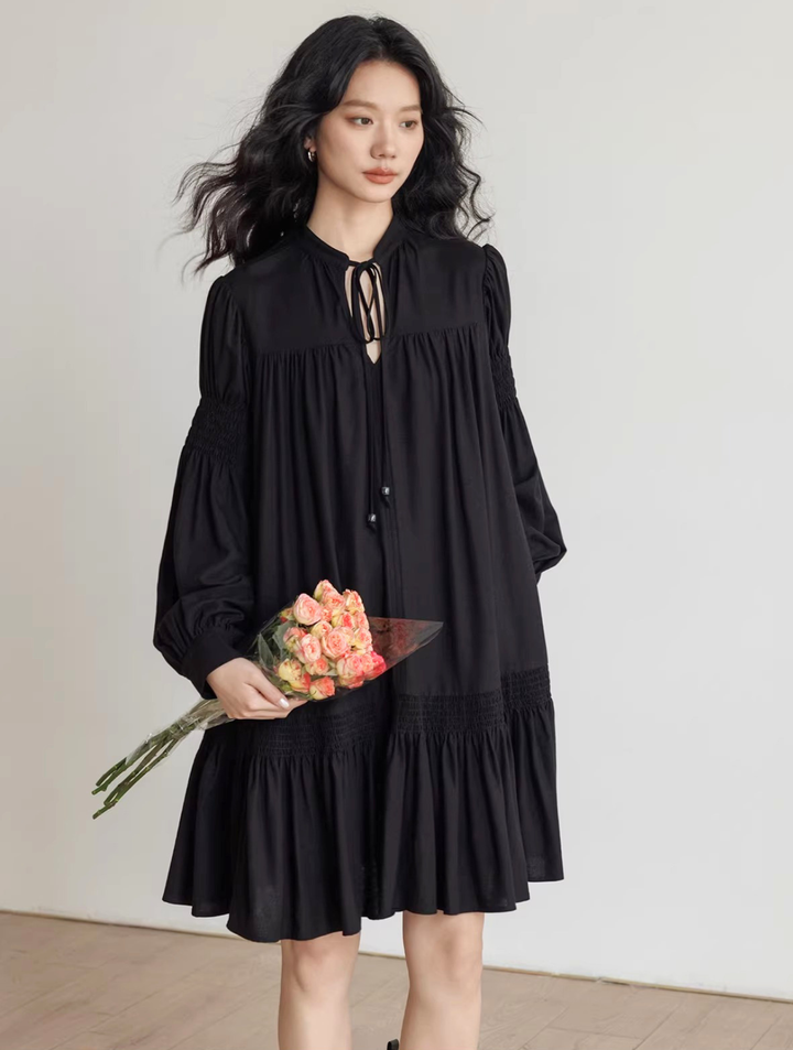 〈Pre order〉Tie-Neck Smocked Sleeve Dress
