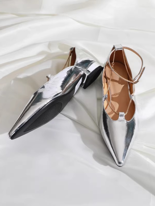 Modern Chain Pointed Flats