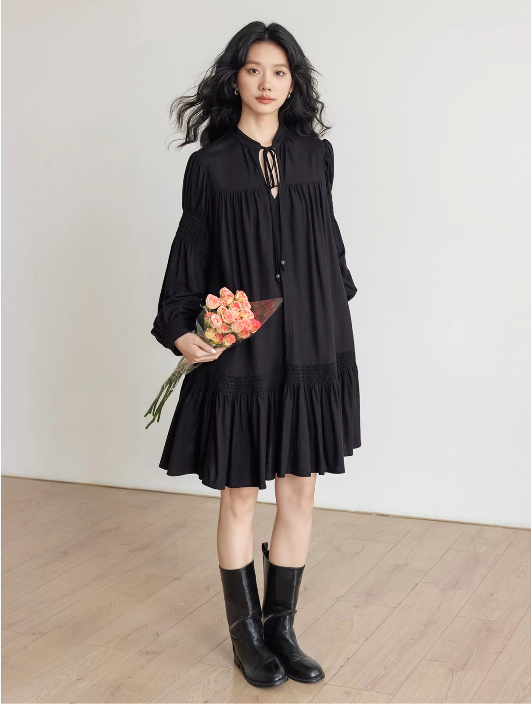 〈Pre order〉Tie-Neck Smocked Sleeve Dress