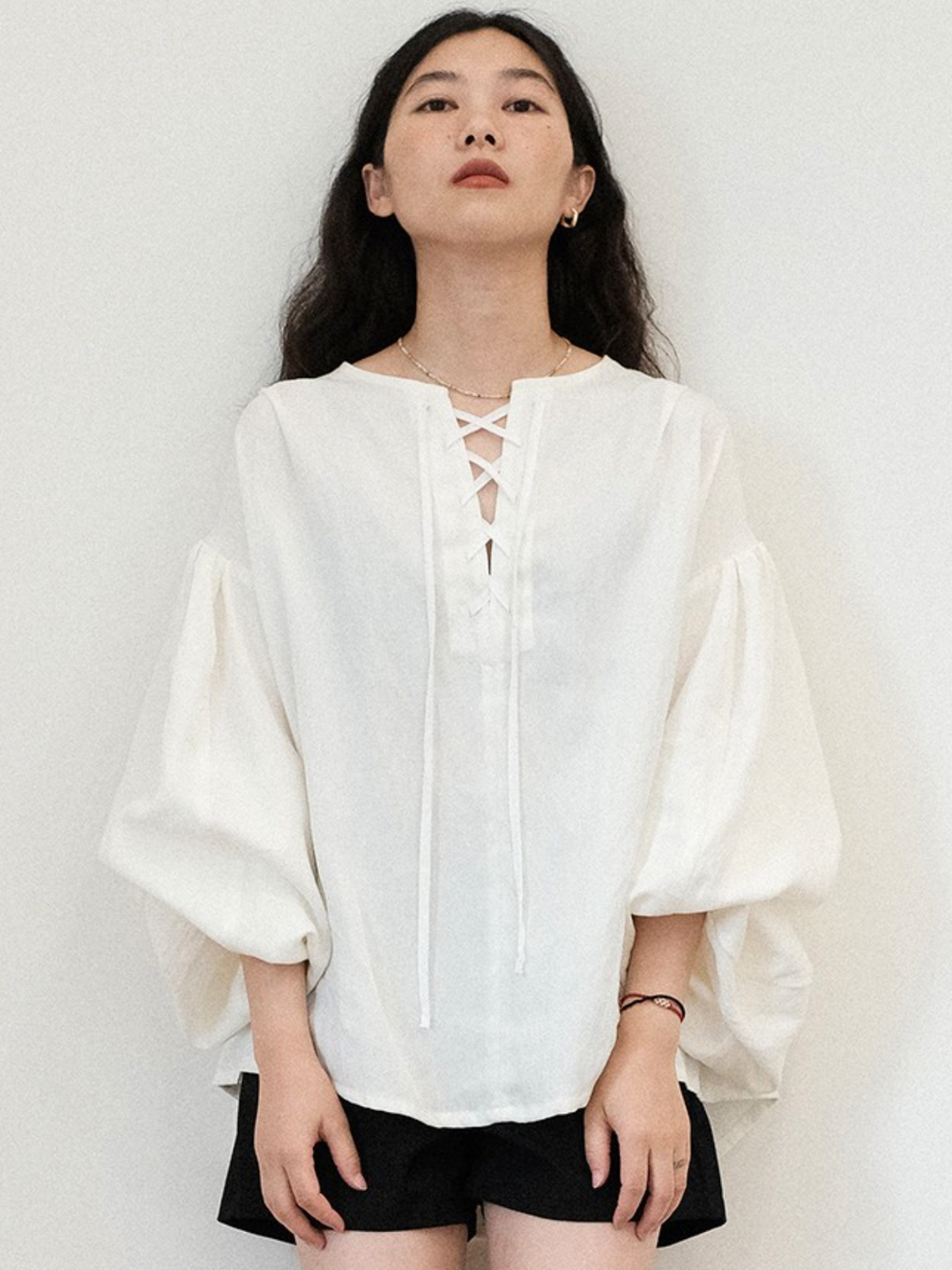〈Pre Order〉Lace-Up Balloon Sleeve Blouse
