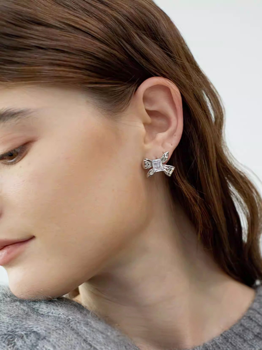 【EGO ACC】Crystal Ribbon Stud Earrings