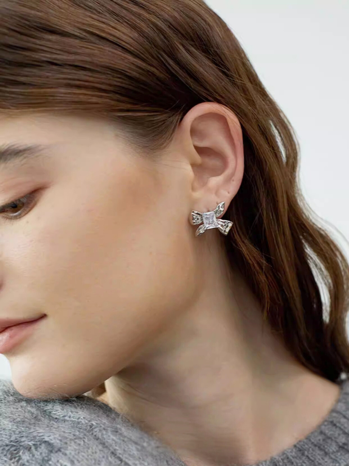 【EGO ACC】Crystal Ribbon Stud Earrings