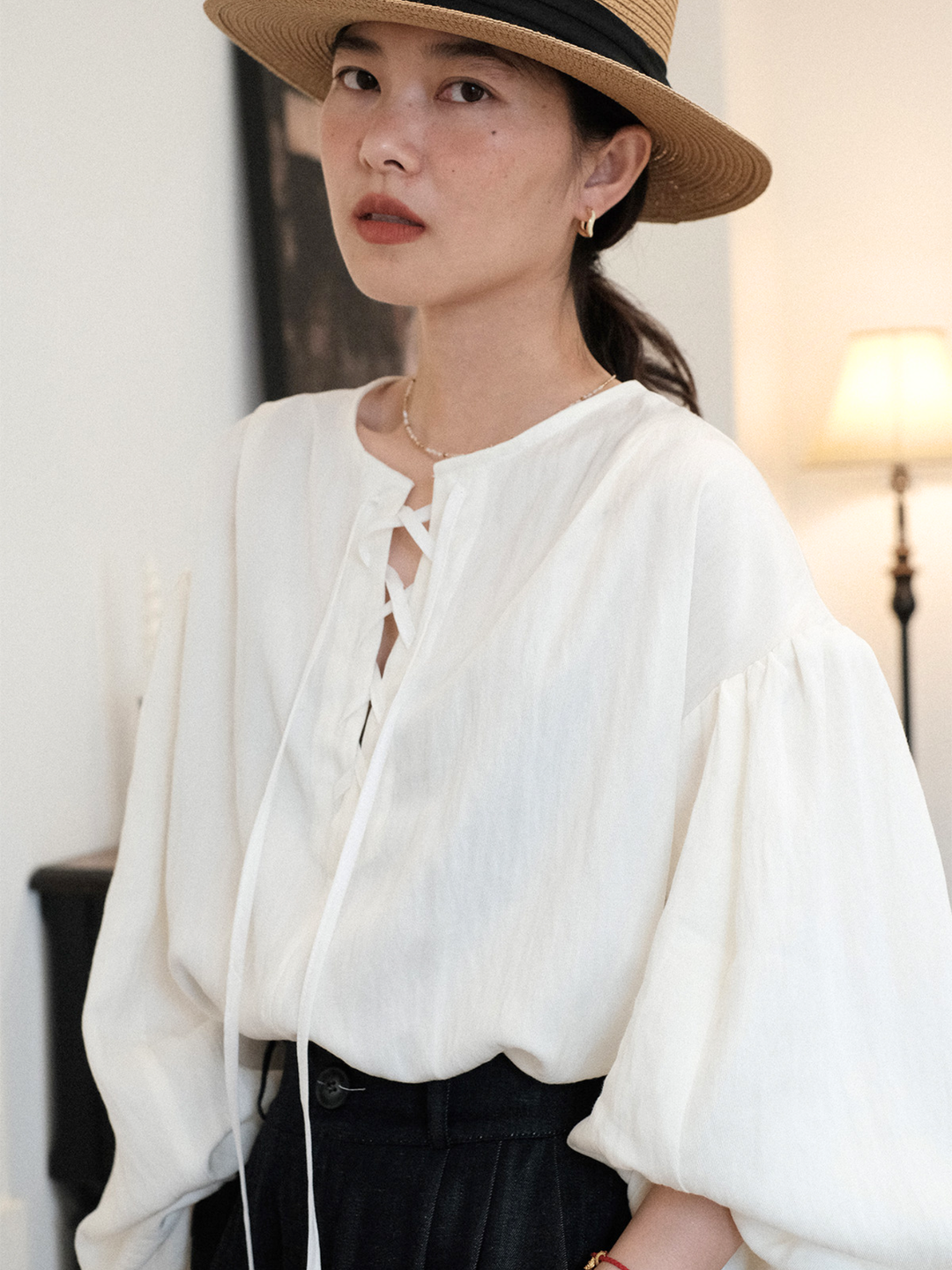 〈Pre Order〉Lace-Up Balloon Sleeve Blouse