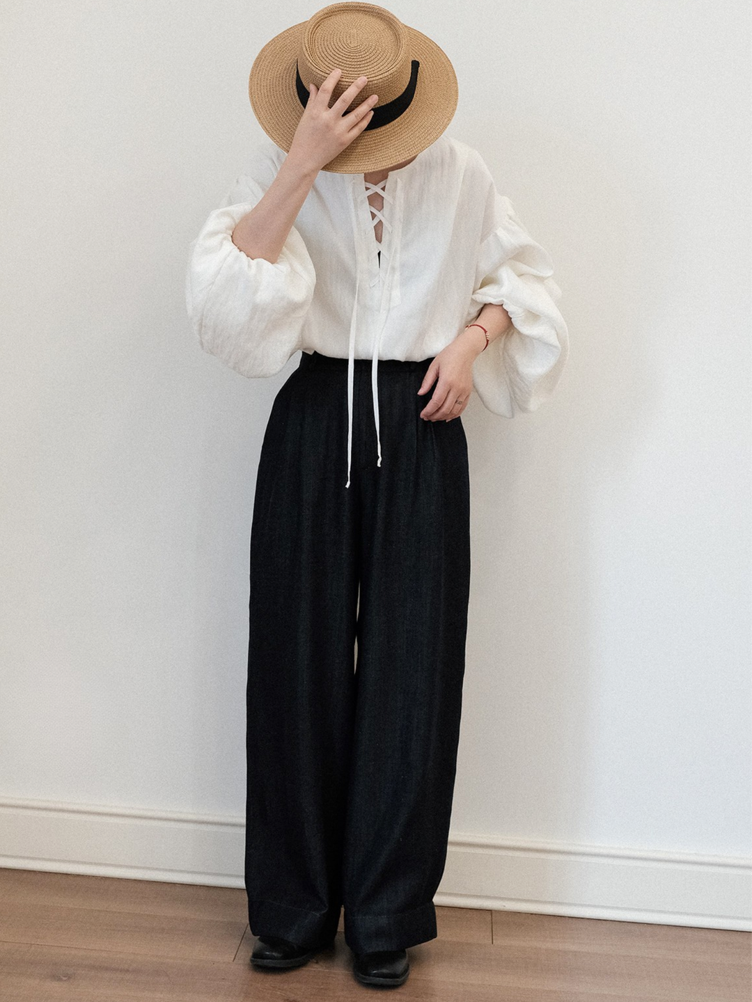 〈Pre Order〉Lace-Up Balloon Sleeve Blouse
