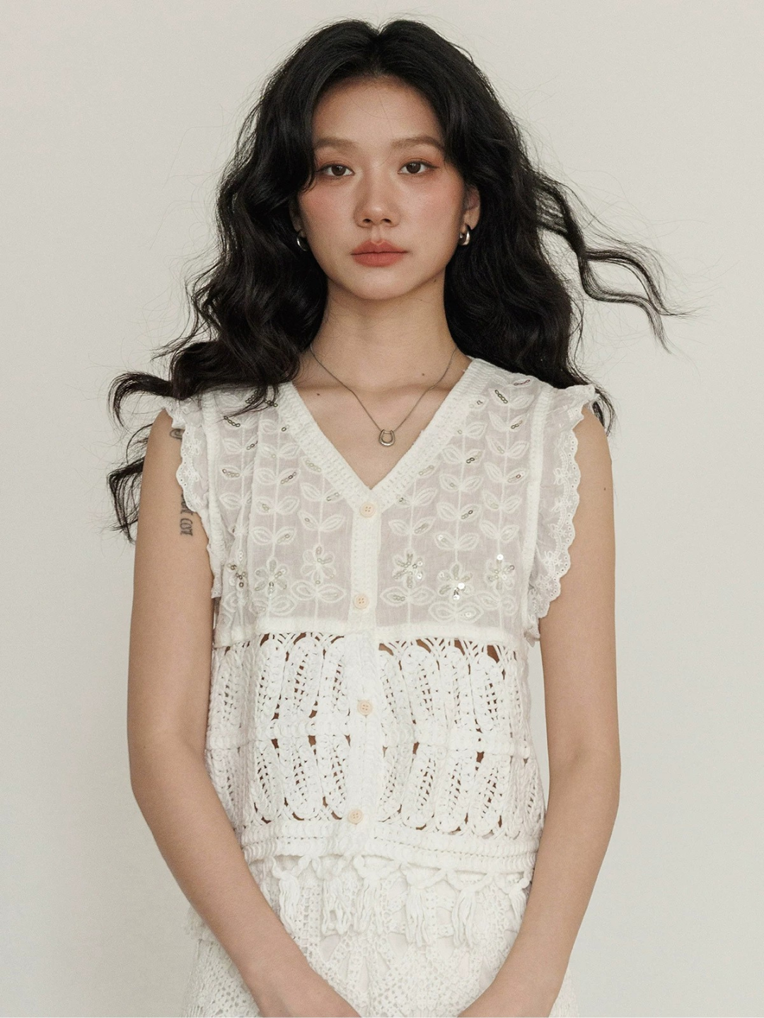 〈Pre order〉Sequin Crochet Lace Top
