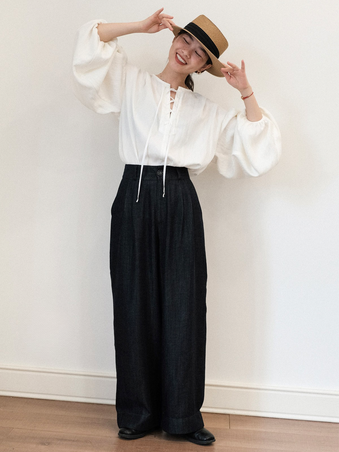 〈Pre Order〉Lace-Up Balloon Sleeve Blouse