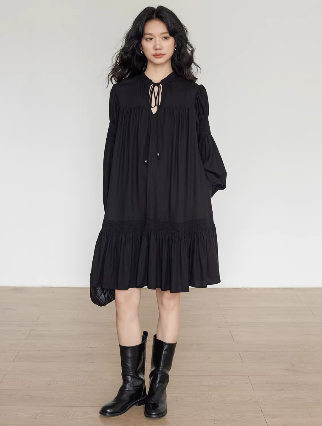 〈Pre order〉Tie-Neck Smocked Sleeve Dress