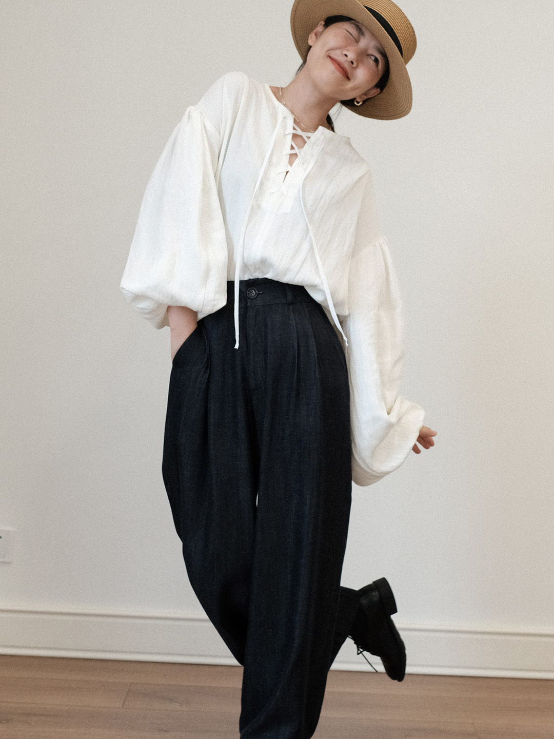 〈Pre Order〉Lace-Up Balloon Sleeve Blouse