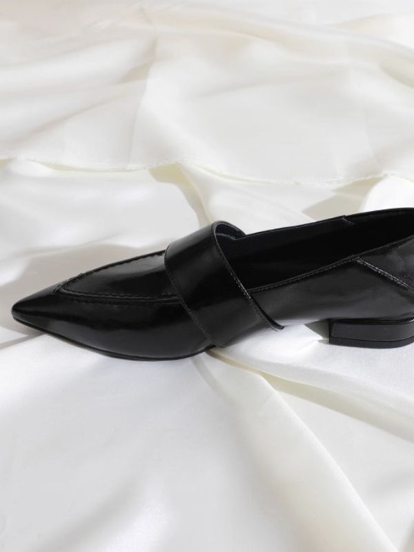 〈Pre Order〉Wide Strap Pointed Loafers