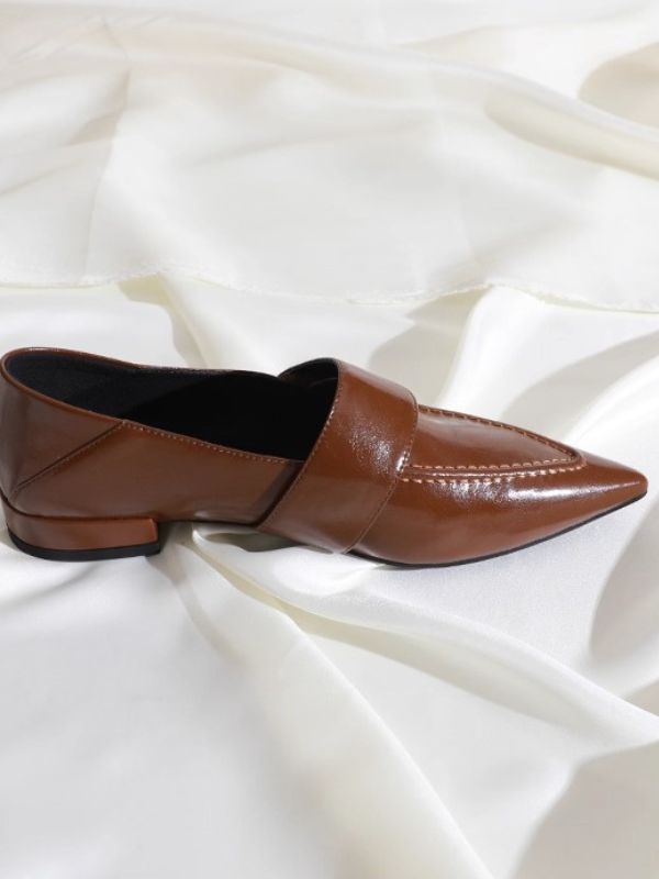 〈Pre Order〉Wide Strap Pointed Loafers