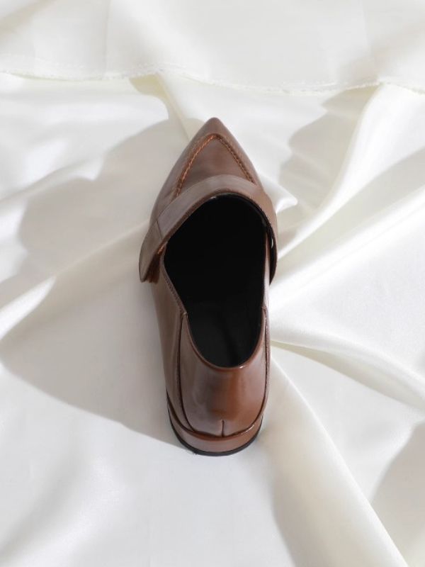 〈Pre Order〉Wide Strap Pointed Loafers