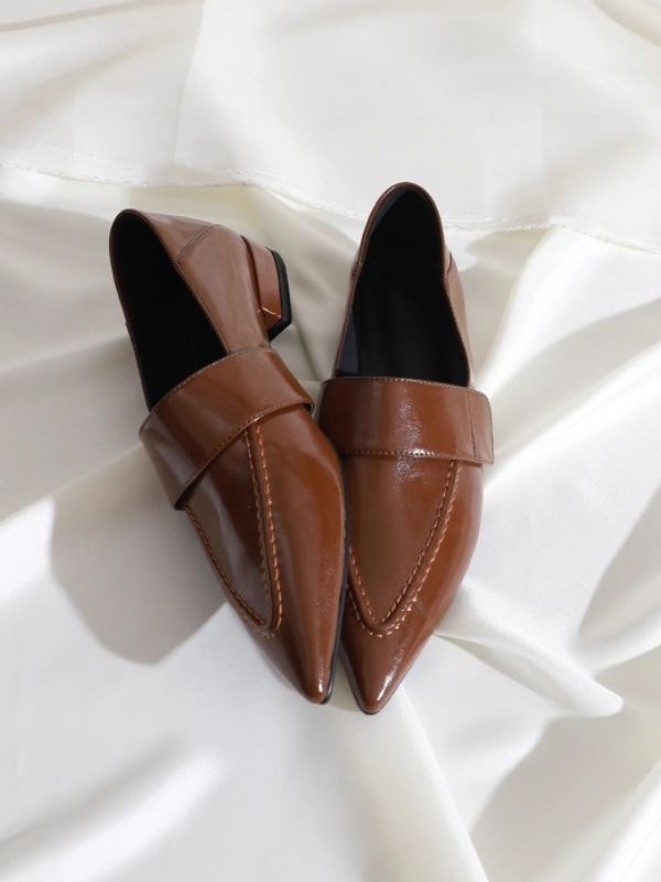 〈Pre Order〉Wide Strap Pointed Loafers