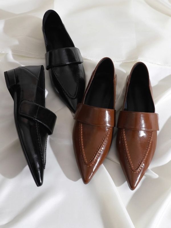 〈Pre Order〉Wide Strap Pointed Loafers