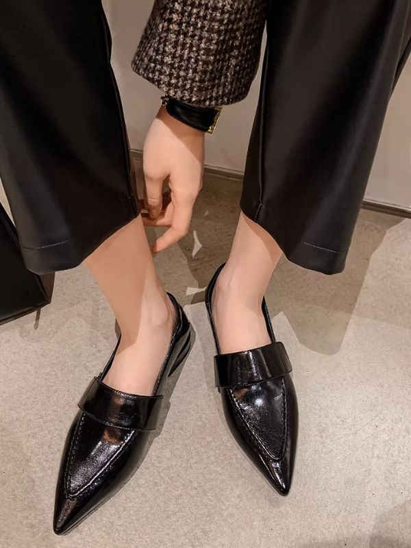 〈Pre Order〉Wide Strap Pointed Loafers