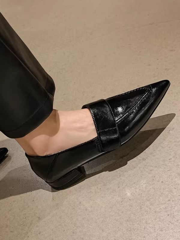 〈Pre Order〉Wide Strap Pointed Loafers