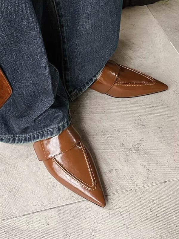 〈Pre Order〉Wide Strap Pointed Loafers